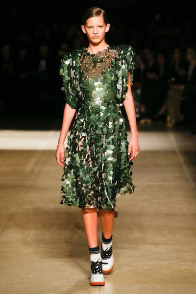 Look 24